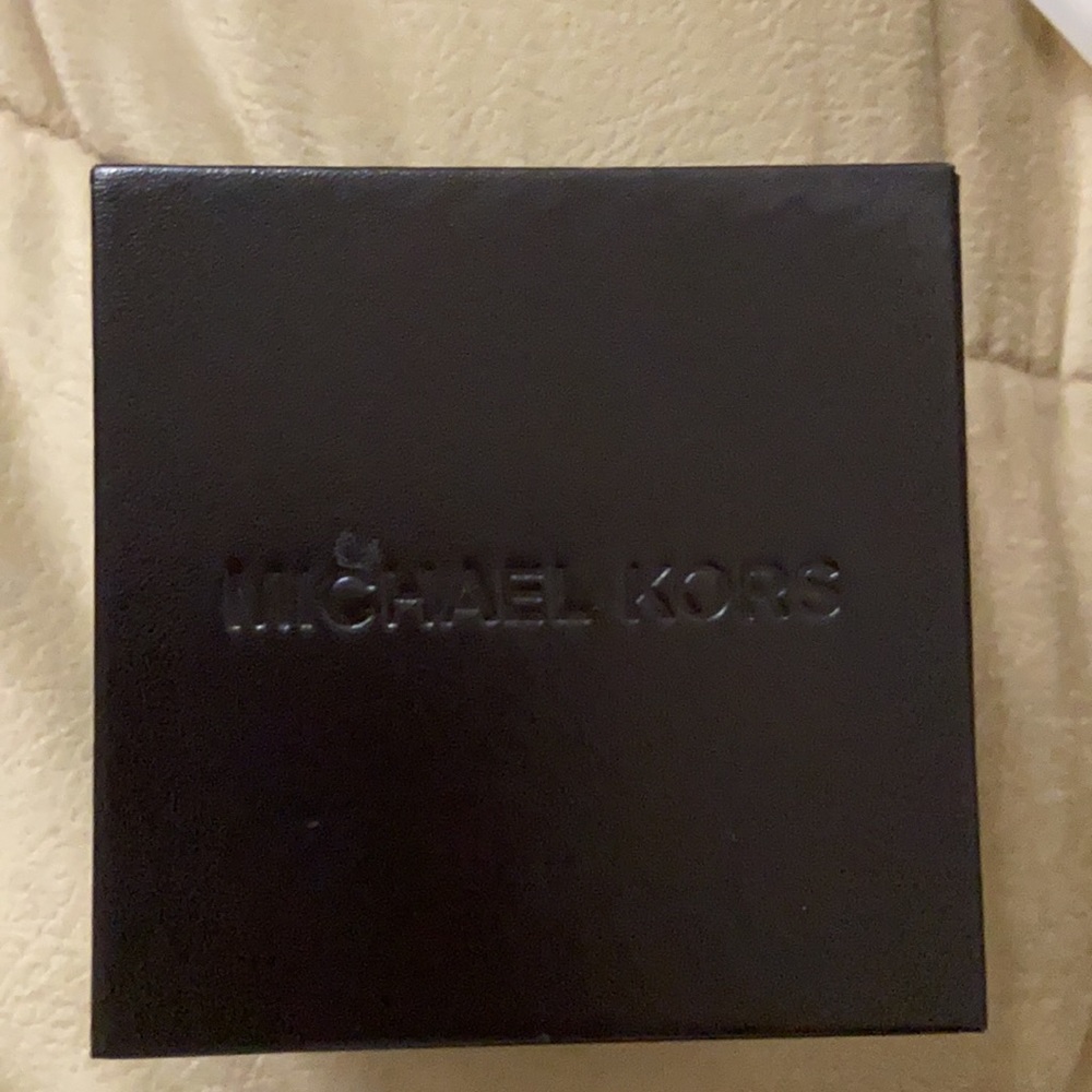 Michael Kors Watch Box - Picture 4 of 5